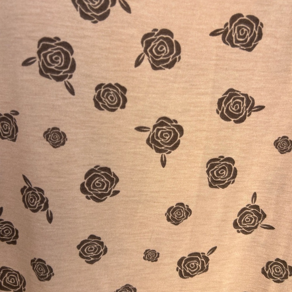 LuLaRoe 2XL V-Neck Short Sleeve T-Shirt Blouse Tan With Dark Brown Rosettes - Picture 3 of 7